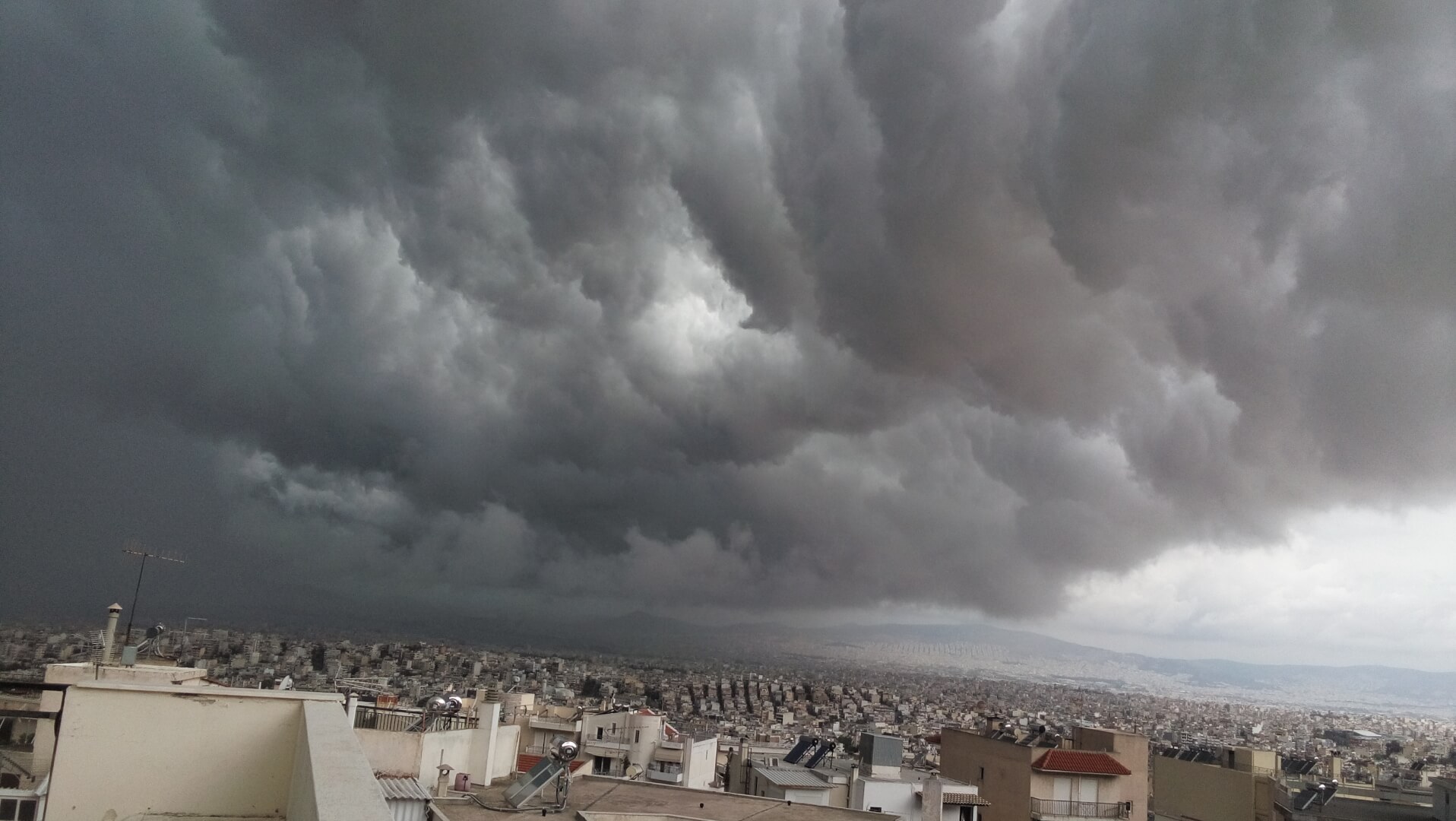 Έρχονται Ισχυρές Καταιγίδες Τη Δευτέρα Στην Αττική – Οδηγίες Από Τον Δήμο Ηλιούπολης