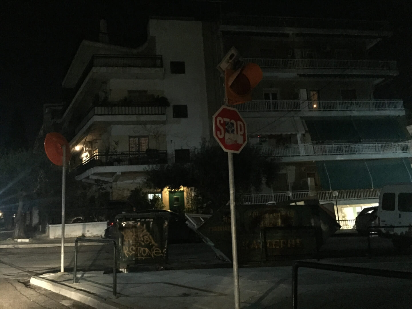 Χωρίς Φωτοσήμανση Τη Νύχτα Επικίνδυνη Διασταύρωση Στην Ηλιούπολη (ΦΩΤΟ)