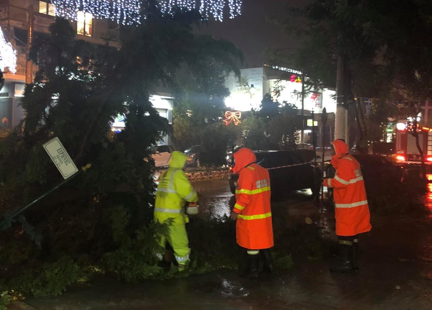 Προβλήματα Λόγω Κακοκαιρίας Στην Ηλιούπολη – Έπεσε Δέντρο Στη Λεωφόρο Ειρήνης (ΦΩΤΟ)