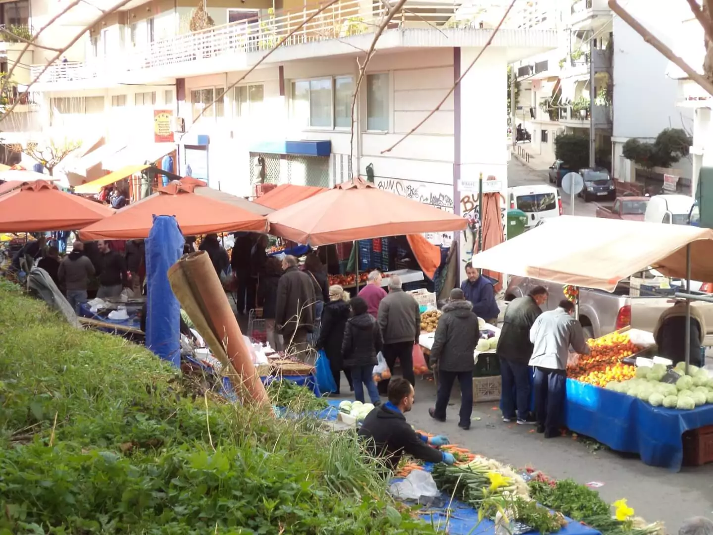 Πολίτες Αντιδρούν Για Τη Διεξαγωγή Της Λαϊκής Αγοράς Στην Οδό Ηρακλέους Στην Ηλιούπολη