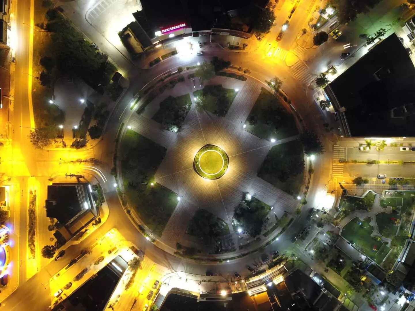 H Ηλιούπολη Σε Καραντίνα – Φωτογραφίες Από Την Άδεια Πόλη Μέσω Drone