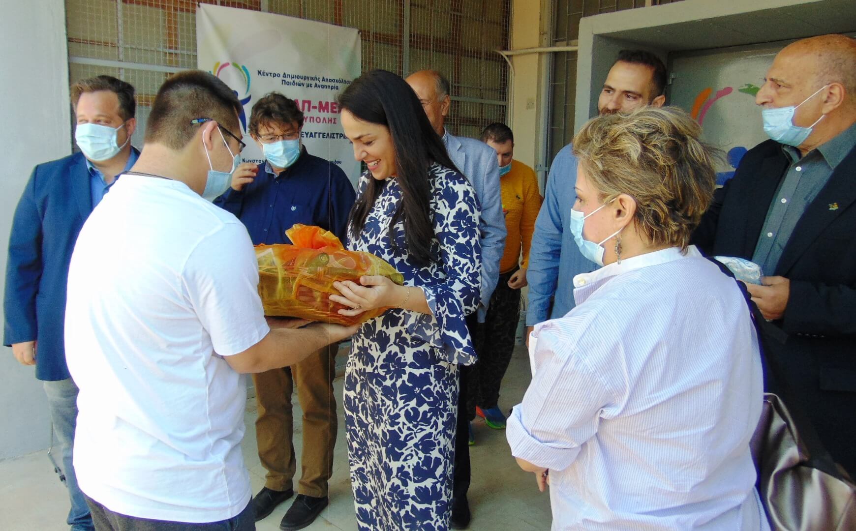 5 Στην Ηλιούπολη η Υφυπουργός Δόμνα Μιχαηλίδου - Επισκέφθηκε Το ΚΔΑΠ μεΑ "Παναγία Ευαγγελίστρια"