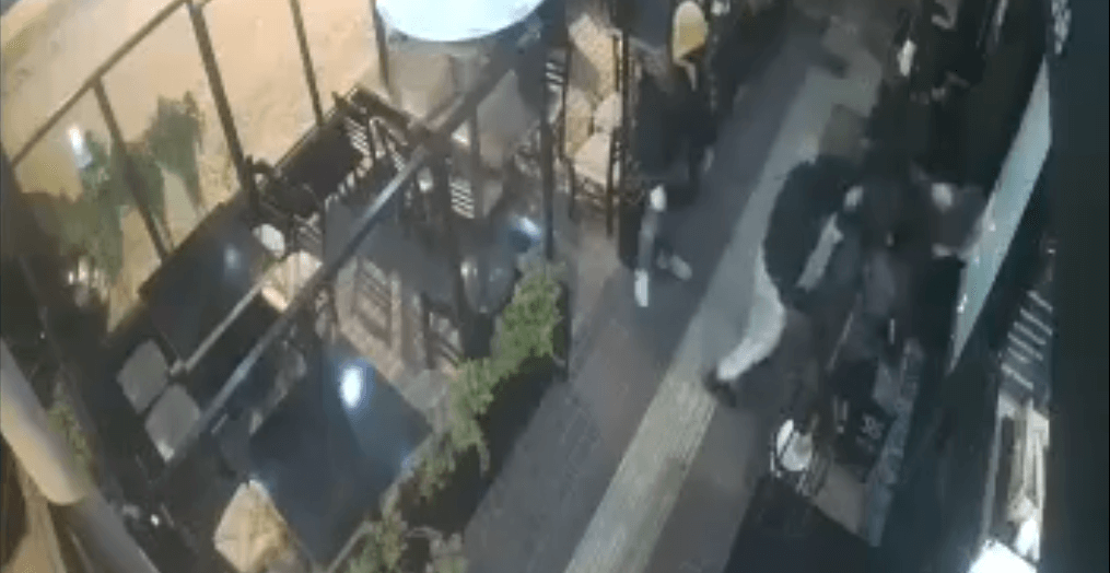 Καρέ-Καρέ Η Εισβολή Ληστών Σε Κεμπαπτζίδικο Στην Ηλιούπολη (VIDEO)