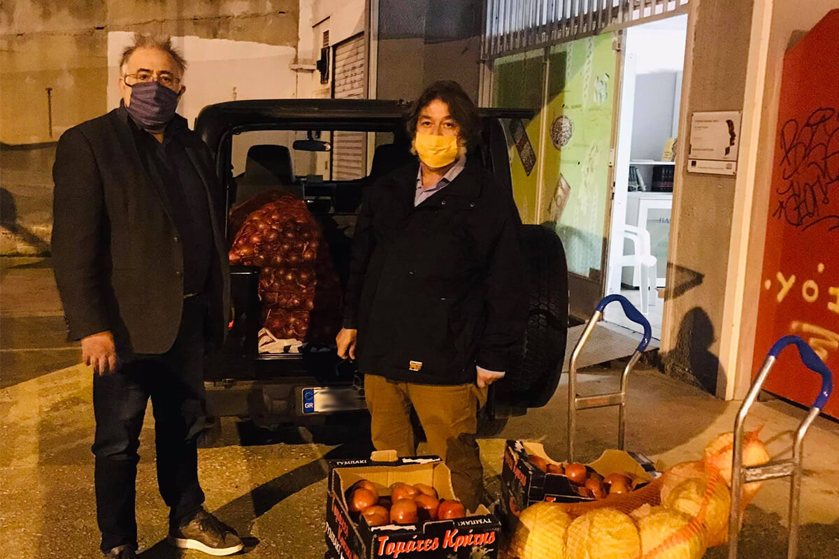 Δωρεά Τροφίμων Στο Κοινωνικό Παντοπωλείο Του Δήμου Ηλιούπολης Από Τον Εμπορικό Σύλλογο