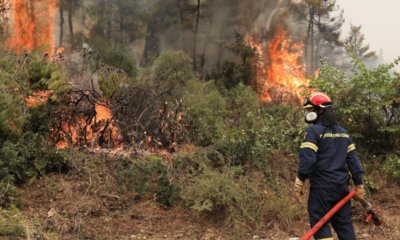 Μάχη Με Τις Φλόγες Στους Πρόποδες Του Υμηττού – Εκκενώνονται Σπίτια Στη Βούλα