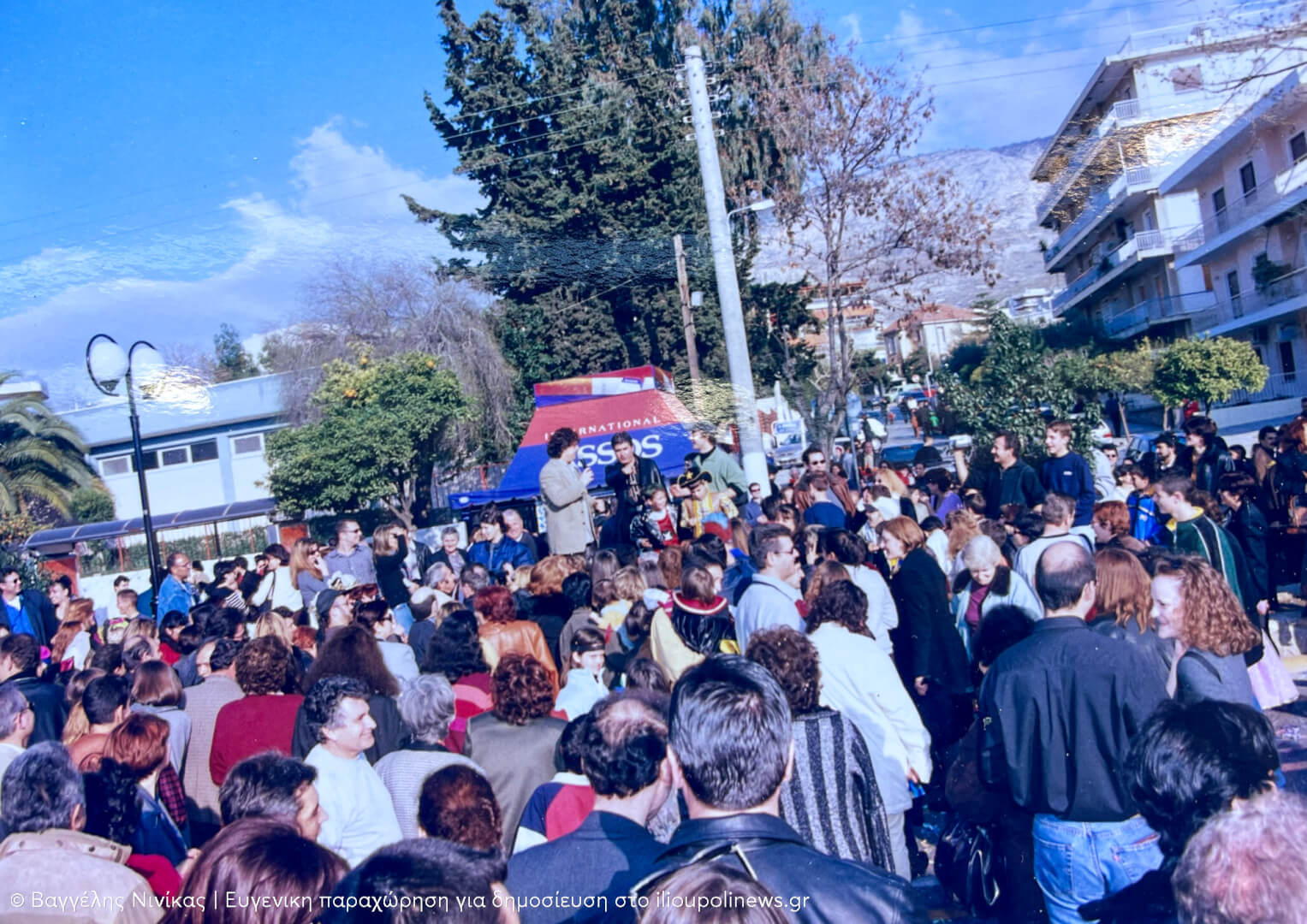 karnavali 2000 ilioupoli 3 1 Το Καρναβάλι Της Ηλιούπολης 23 Χρόνια Πριν - Ένα Σπάνιο Φωτορεπορτάζ