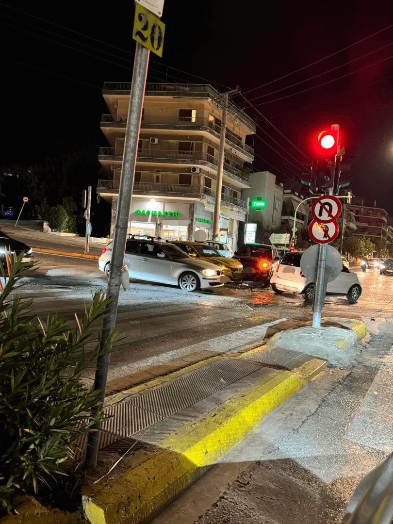 01 Ατυχημάτων Συνέχεια Στη Διασταύρωση-Καρμανιόλα Στην Ηλιούπολη (ΦΩΤΟ)