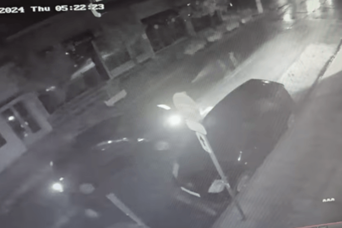 Ηλιούπολη: Έκκληση Για Πληροφορίες – Οδηγός Χτύπησε Παρκαρισμένο ΙΧ Στην Οδό Αρχιμήδους Και Εξαφανίστηκε (ΒΙΝΤΕΟ)