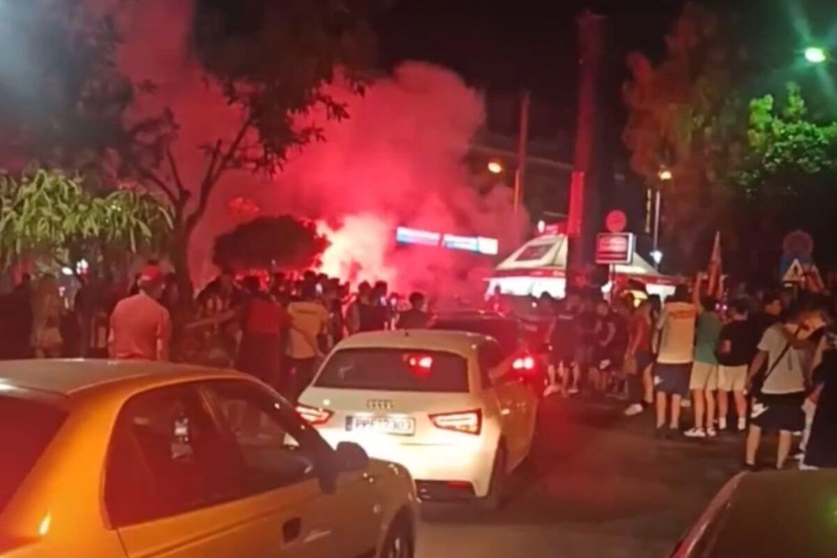 Ηλιούπολη: Έγινε «Κόκκινη» Η Κεντρική Πλατεία Για Την Κατάκτηση Του Conference League (VIDEO)