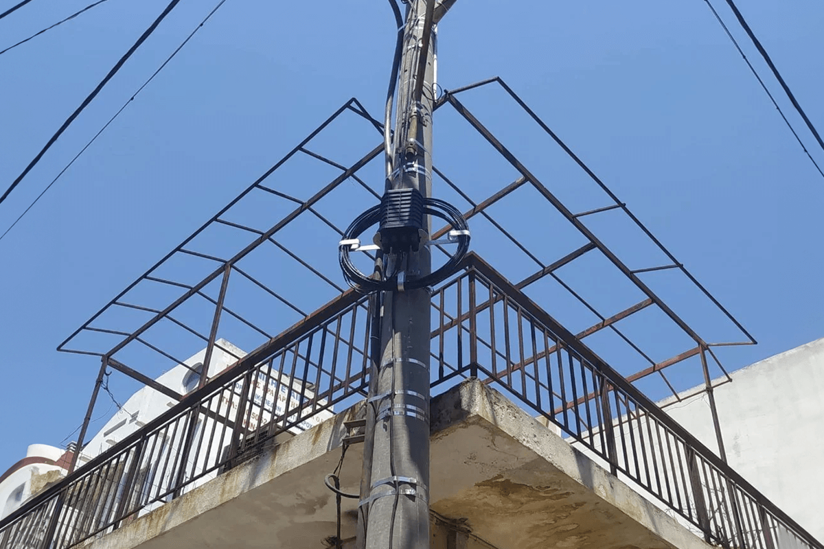 Ηλιούπολη: Η Εξήγηση Για Τα Μαύρα Καλώδια Που Κρέμονται Από Στις Κολώνες Της ΔΕΗ