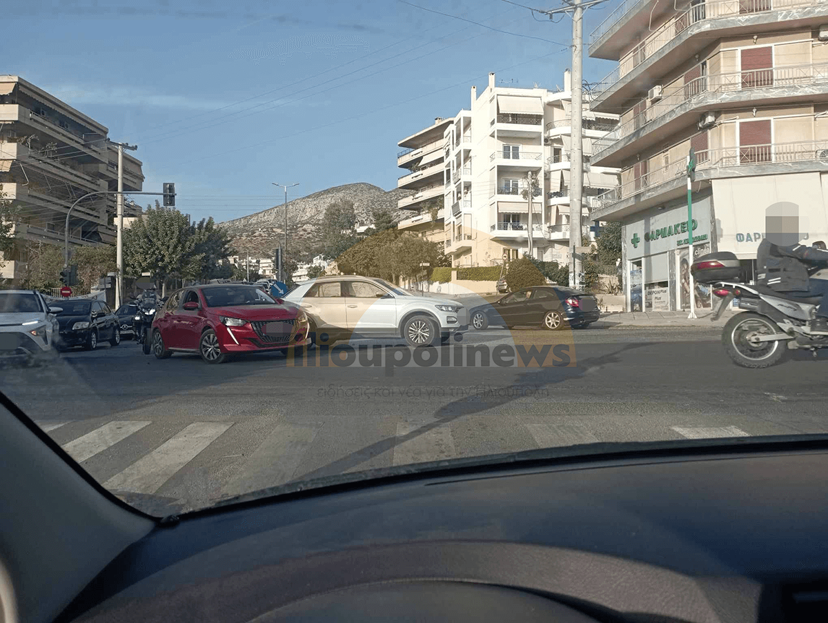 Τροχαίων Συνέχεια Στη Διασταύρωση Πεντάρη & Ηρωών Πολυτεχνείου Στην Ηλιούπολη