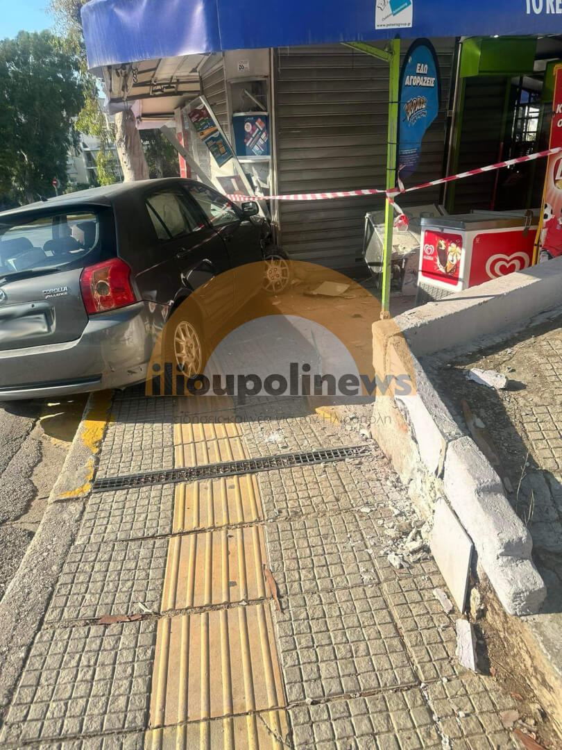 Ηλιούπολη: ΙΧ Έχασε Τον Έλεγχο Και Καρφώθηκε Σε Περίπτερο (ΦΩΤΟ)