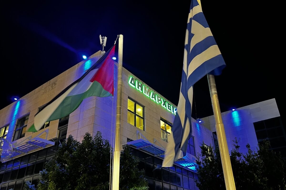 Αναρτήθηκε Η Σημαία Της Παλαιστίνης Στο Δημαρχείο Ηλιούπολης