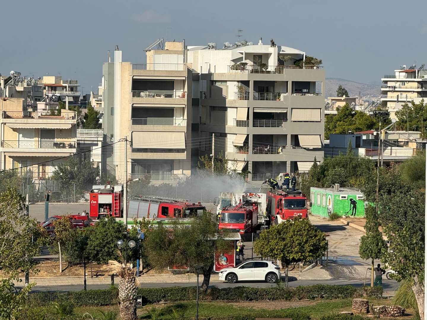 Φωτιά Σε Απορριμματοφόρο Του Δήμου Ηλιούπολης (ΦΩΤΟ) 3 Φωτιά Σε Απορριμματοφόρο Του Δήμου Ηλιούπολης (ΦΩΤΟ)