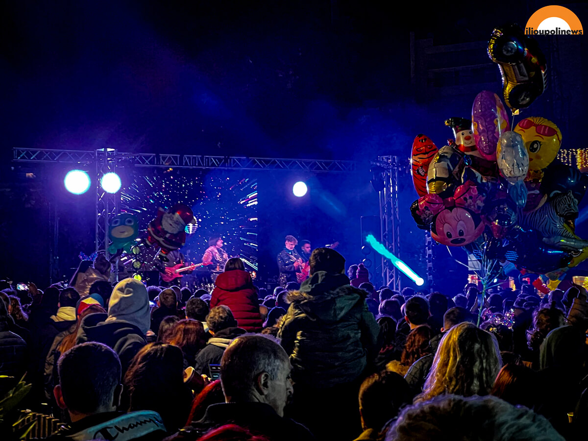 Ηλιούπολη: Τεράστια Επιτυχία Για Την 1η Χρυσή Νύχτα - Χιλιάδες Κόσμου Και Γεμάτοι Δρόμοι (ΦΩΤΟ+VIDEO) 3 XRYSI NYXTA ILIOUPOLI 04 Ηλιούπολη: Τεράστια Επιτυχία Για Την 1η Χρυσή Νύχτα - Χιλιάδες Κόσμου Και Γεμάτοι Δρόμοι (ΦΩΤΟ+VIDEO)