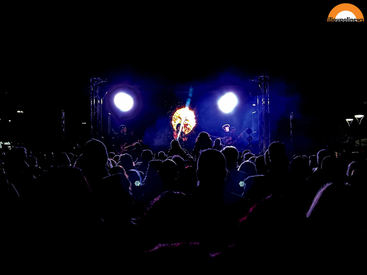 Ηλιούπολη: Τεράστια Επιτυχία Για Την 1η Χρυσή Νύχτα - Χιλιάδες Κόσμου Και Γεμάτοι Δρόμοι (ΦΩΤΟ+VIDEO) 9 XRYSI NYXTA ILIOUPOLI 10 Ηλιούπολη: Τεράστια Επιτυχία Για Την 1η Χρυσή Νύχτα - Χιλιάδες Κόσμου Και Γεμάτοι Δρόμοι (ΦΩΤΟ+VIDEO)