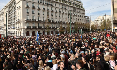 Τέμπη: Εκατοντάδες Χιλιάδες Πολίτες Στους Δρόμους Ζητούν Δικαιοσύνη – Live Εικόνα