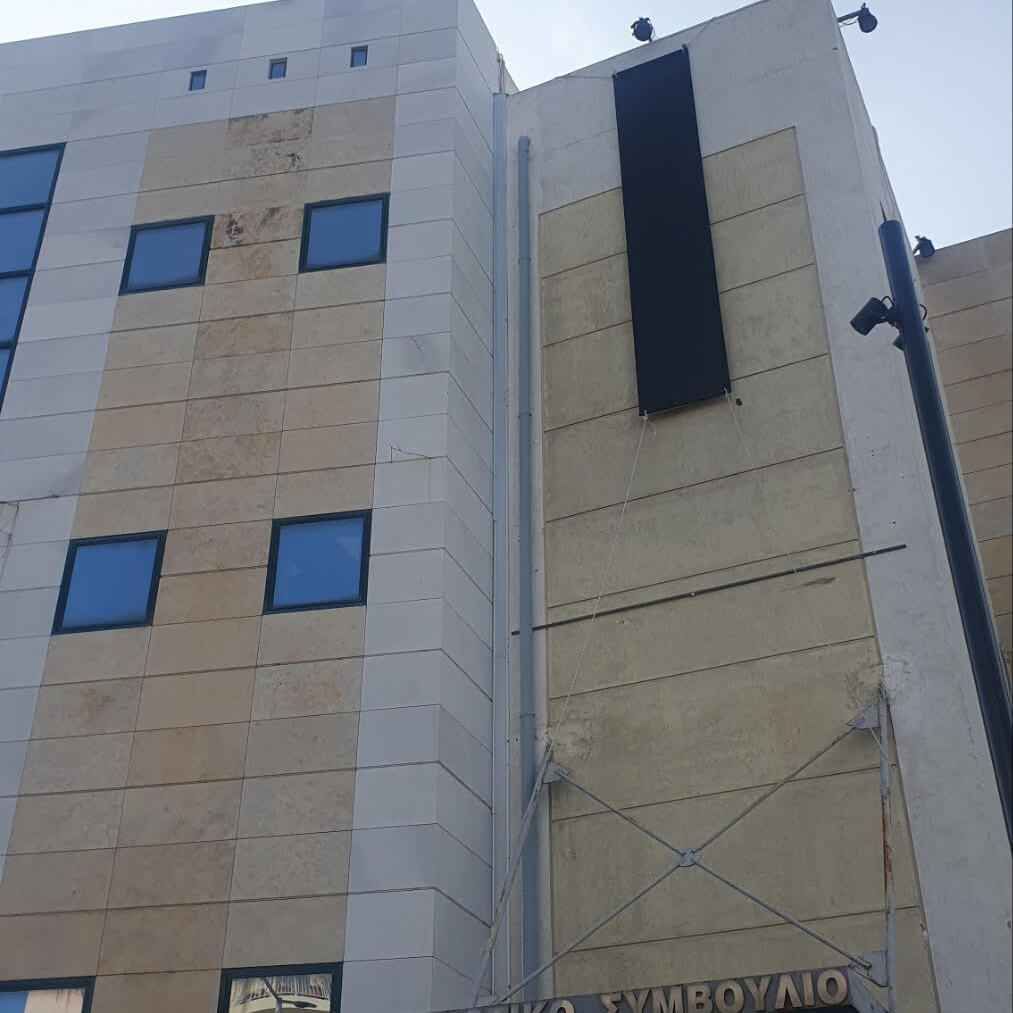 480753302 1051582793670497 5104981446047702538 n Μαύρες Σημαίες Στο Δημαρχείο Ηλιούπολης Στη Μνήμη Των Θυμάτων Των Τεμπών