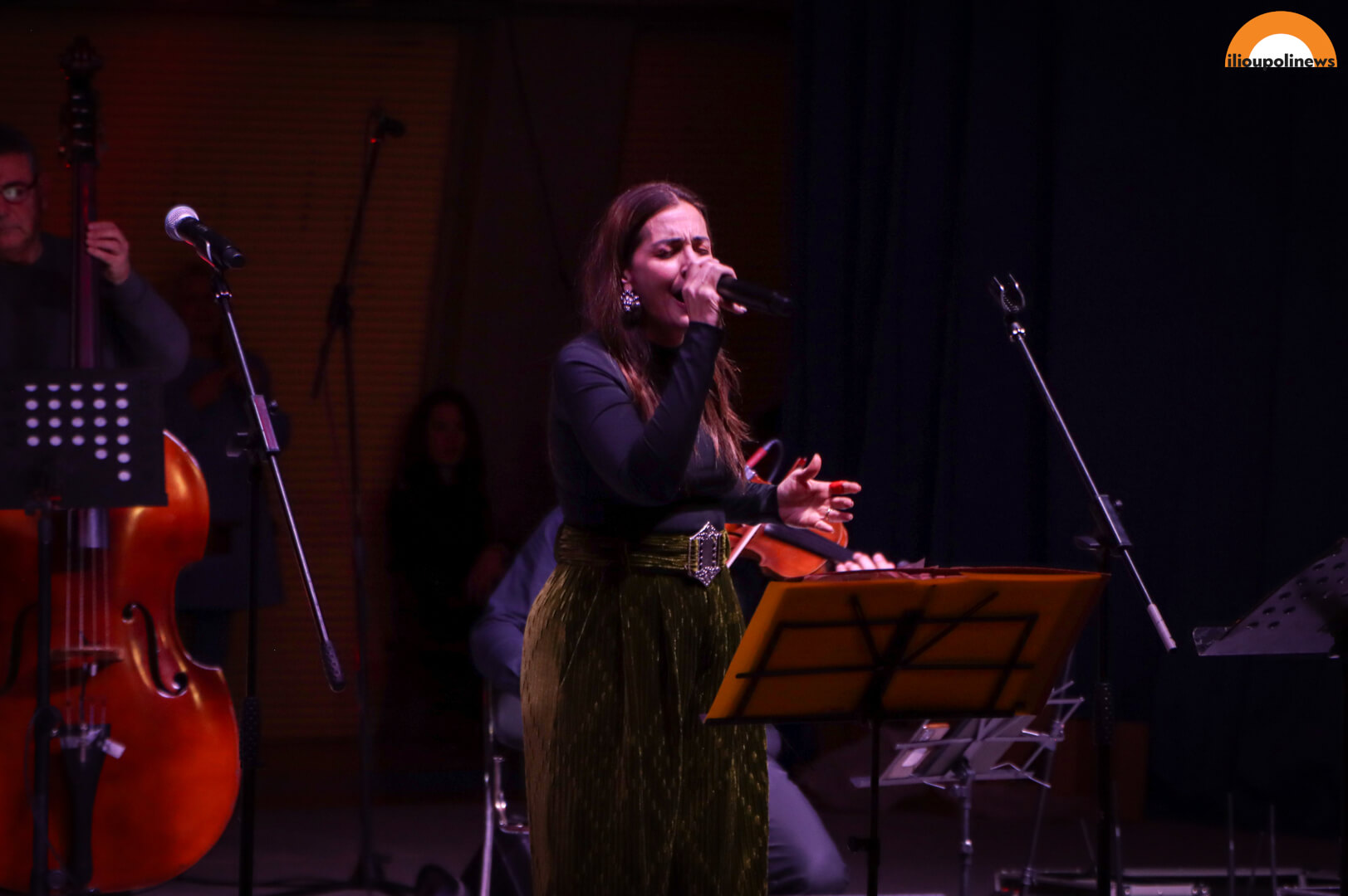 synavlia ergazomenoi 01 Μια Συναυλία Γεμάτη Αλληλεγγύη Και Παλμό Για Τους Συμβασιούχους Στο Κατάμεστο Κλειστό Της Ηλιούπολης (ΦΩΤΟ)