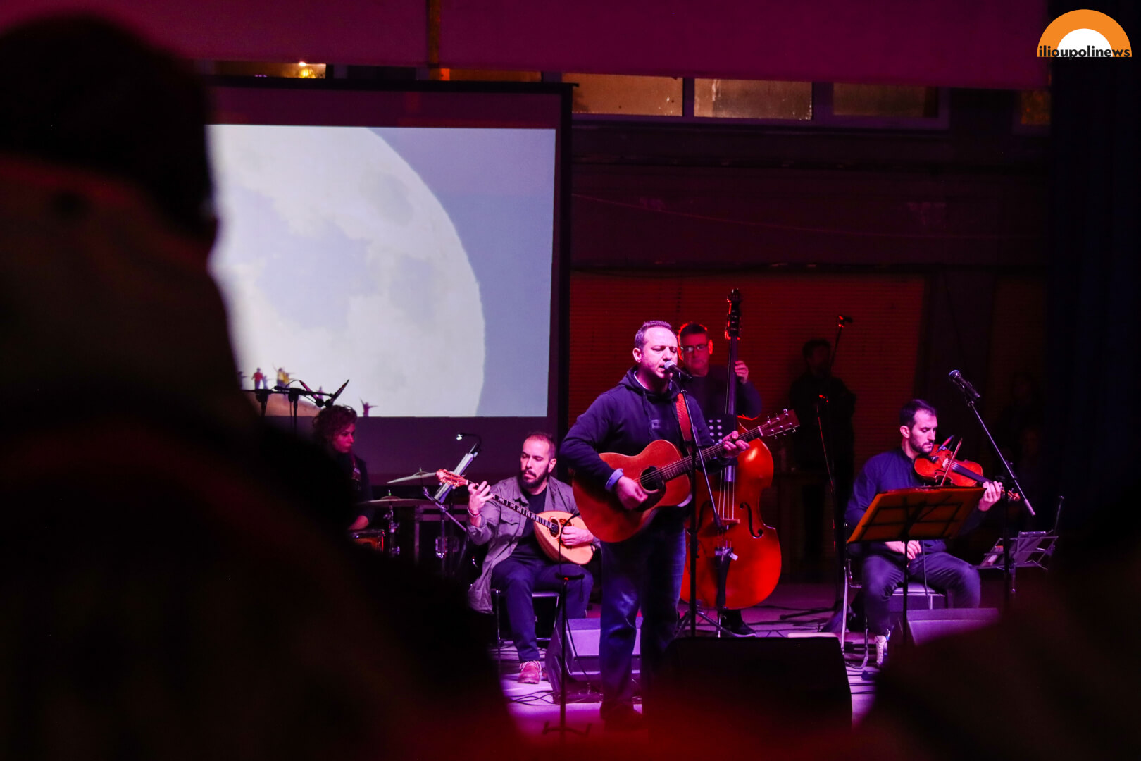 synavlia ergazomenoi 02 Μια Συναυλία Γεμάτη Αλληλεγγύη Και Παλμό Για Τους Συμβασιούχους Στο Κατάμεστο Κλειστό Της Ηλιούπολης (ΦΩΤΟ)