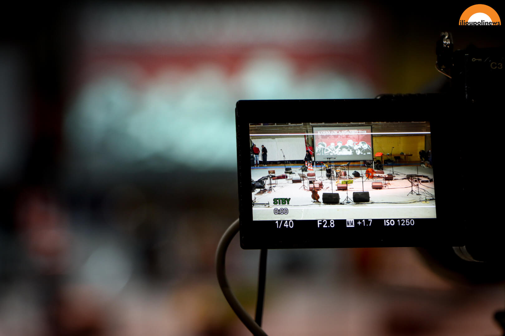 synavlia ergazomenoi 11 Μια Συναυλία Γεμάτη Αλληλεγγύη Και Παλμό Για Τους Συμβασιούχους Στο Κατάμεστο Κλειστό Της Ηλιούπολης (ΦΩΤΟ)