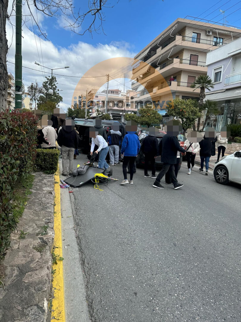 Ηλιούπολη: Σοβαρό Τροχαίο Στη Λεωφόρο Ειρήνης - Αναποδογύρισε ΙΧ (ΦΩΤΟ)