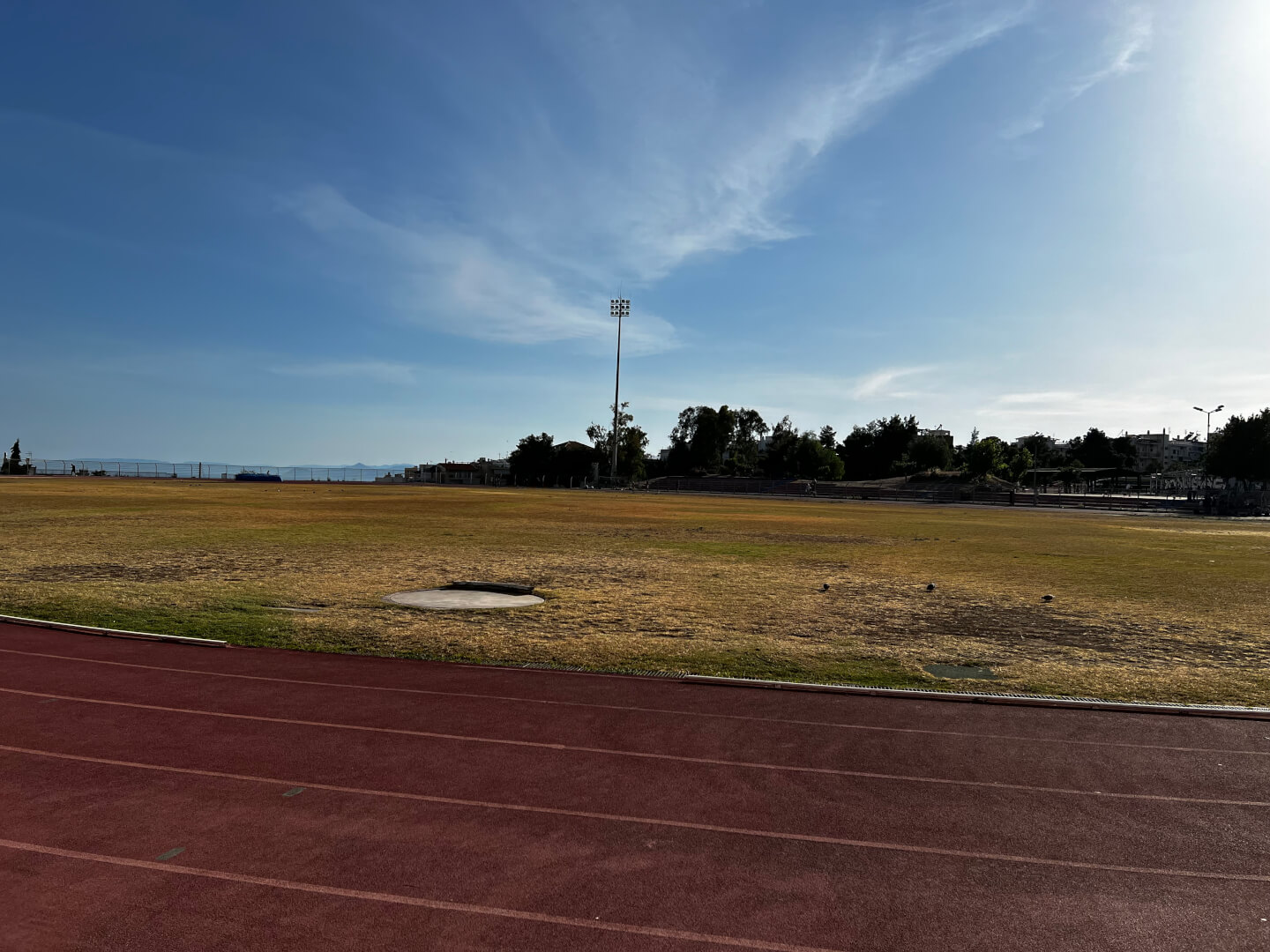 Σε Τραγική Κατάσταση Ο Χλοοτάπητας Στο Στάδιο Χαλικάκι Στην Ηλιούπολη – Καταγγελίες Πολιτών