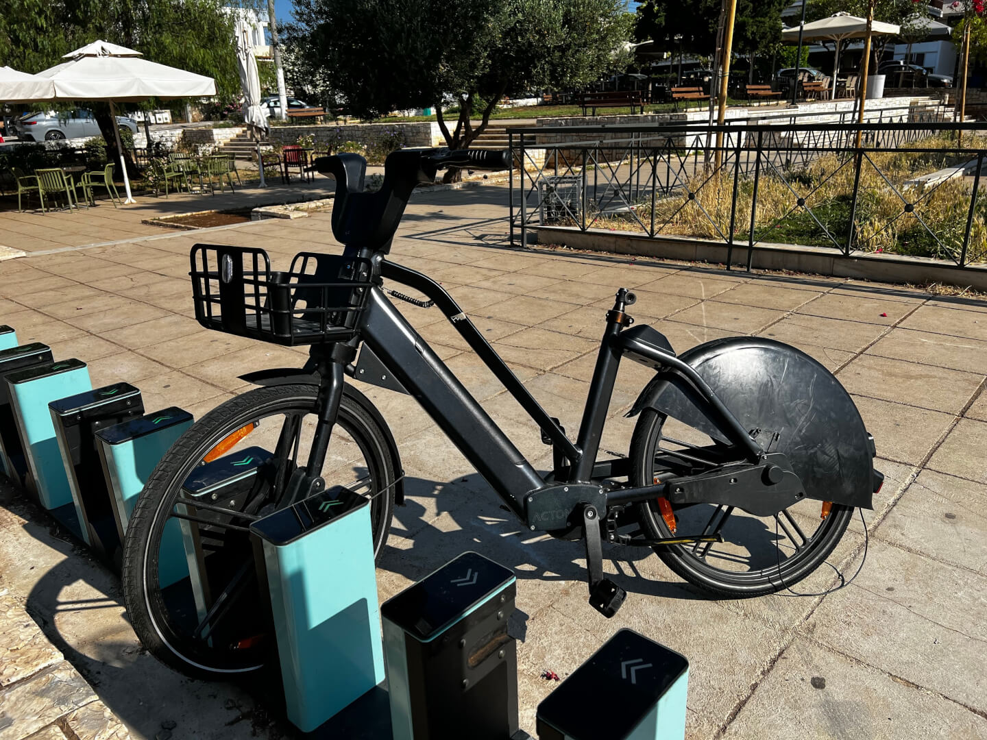 Ηλιούπολη: Εκτεταμένοι Βανδαλισμοί Σε Δημοτικές Υποδομές Το Σαββατοκύριακο 3 unnamed 5 Ηλιούπολη: Εκτεταμένοι Βανδαλισμοί Σε Δημοτικές Υποδομές Το Σαββατοκύριακο