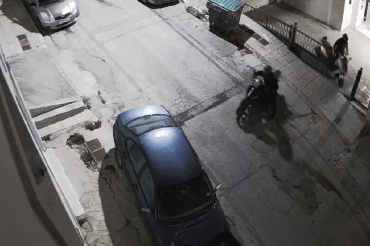 Βίντεο Από Κλοπή Μοτοσυκλέτας Στην Ηλιούπολη – Έκκληση Για Πληροφορίες