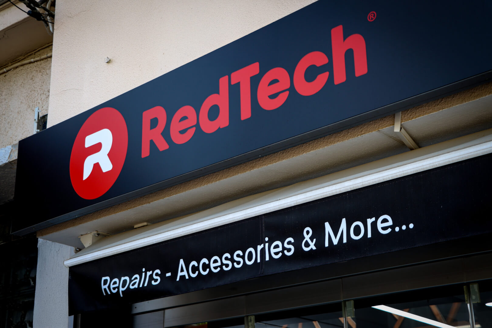 redtech advertorial 8 RedTech: Nέο Κατάστημα Τεχνολογίας Και Service Συσκευών Στην Ηλιούπολη