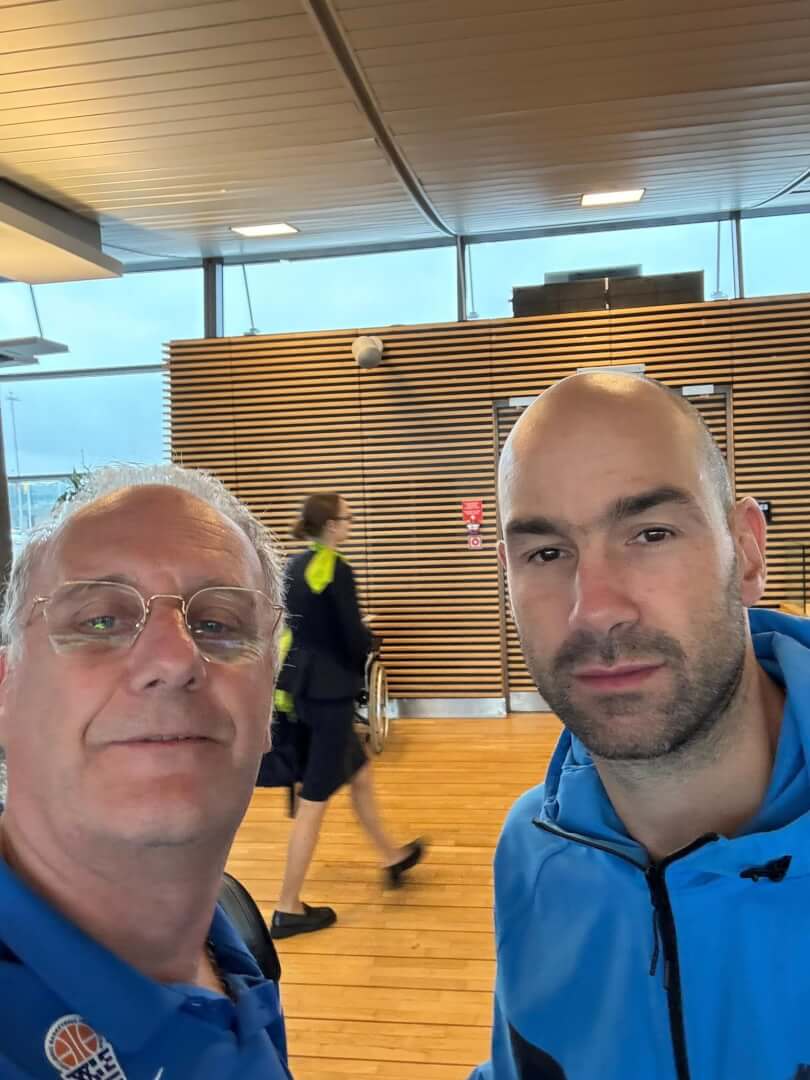 548010700 10238276280955879 5134817738535662465 n Ο Δημήτρης Ευαγγέλου Με Τον Βασίλη Σπανούλη Μετά Την Επιτυχία Της Εθνικής Στο Eurobasket 2025