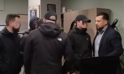 Ηλιούπολη: Παρέμβαση Του Ρουβίκωνα Στο Δημαρχείο Ηλιούπολης Για Την Κατάσταση Στο Ειδικό Σχολείο (VIDEO)