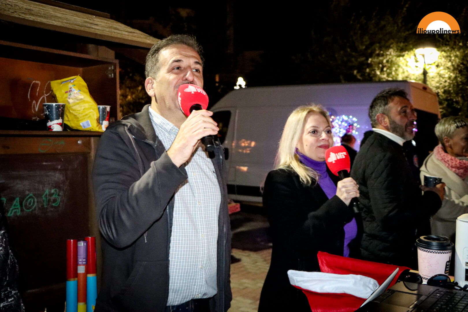 xristoygenna ilioupoli dentro 1 Ηλιούπολη: Γέμισε Κόσμο Η Κεντρική Πλατεία Στο Άναμα Του Χριστουγεννιάτικου Δέντρου