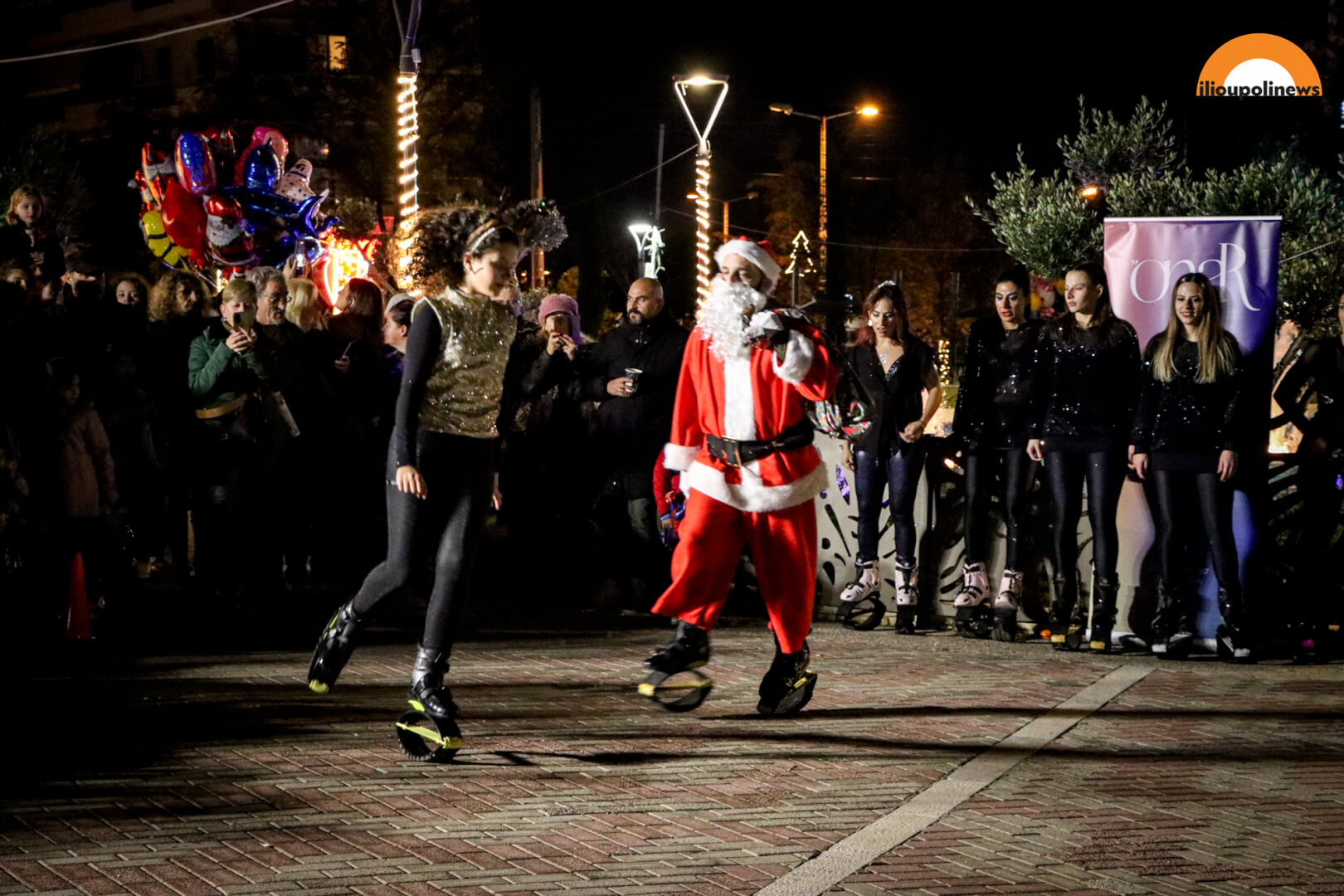 xristoygenna ilioupoli dentro 4 Ηλιούπολη: Γέμισε Κόσμο Η Κεντρική Πλατεία Στο Άναμα Του Χριστουγεννιάτικου Δέντρου