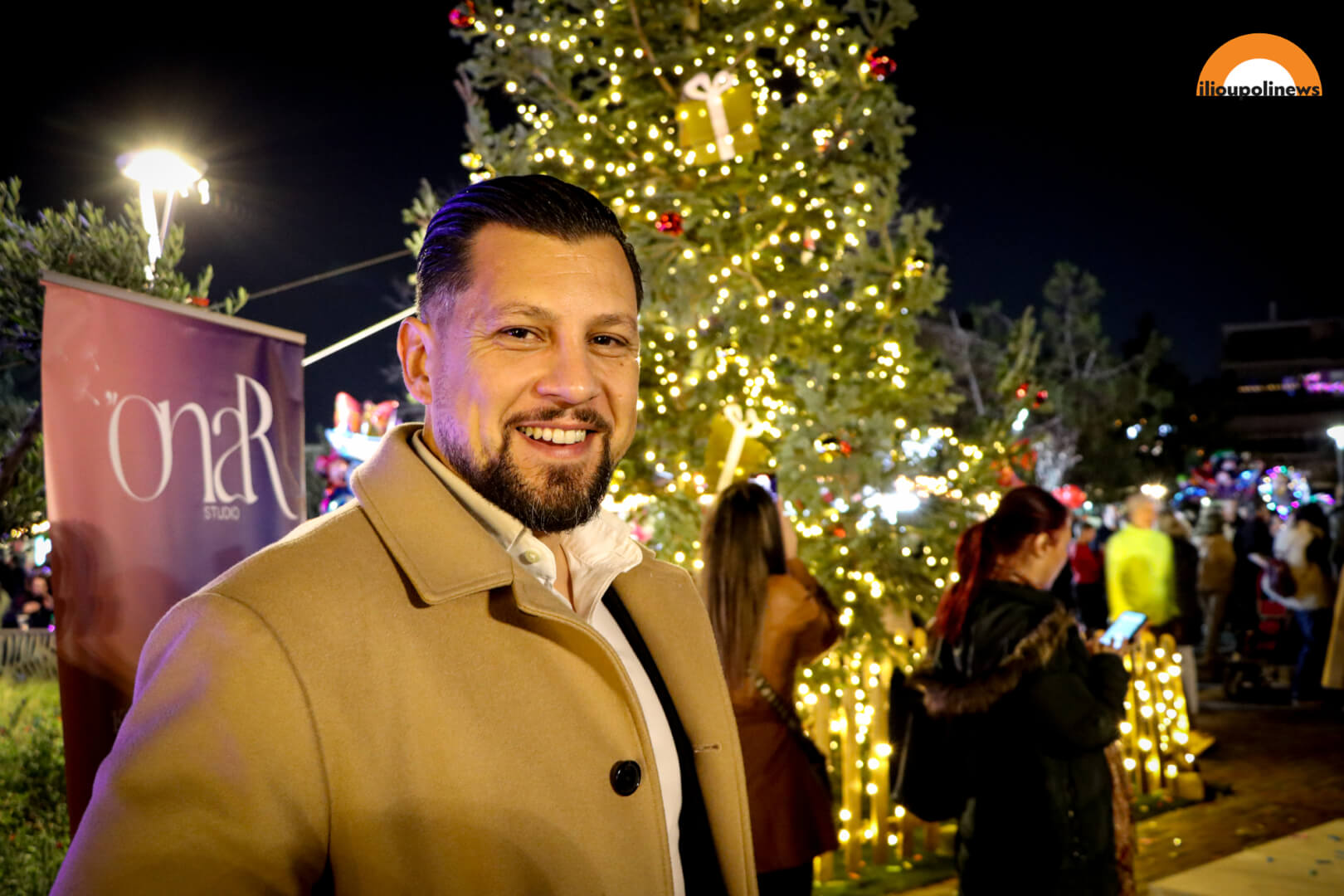 xristoygenna ilioupoli dentro 6 Ηλιούπολη: Γέμισε Κόσμο Η Κεντρική Πλατεία Στο Άναμα Του Χριστουγεννιάτικου Δέντρου