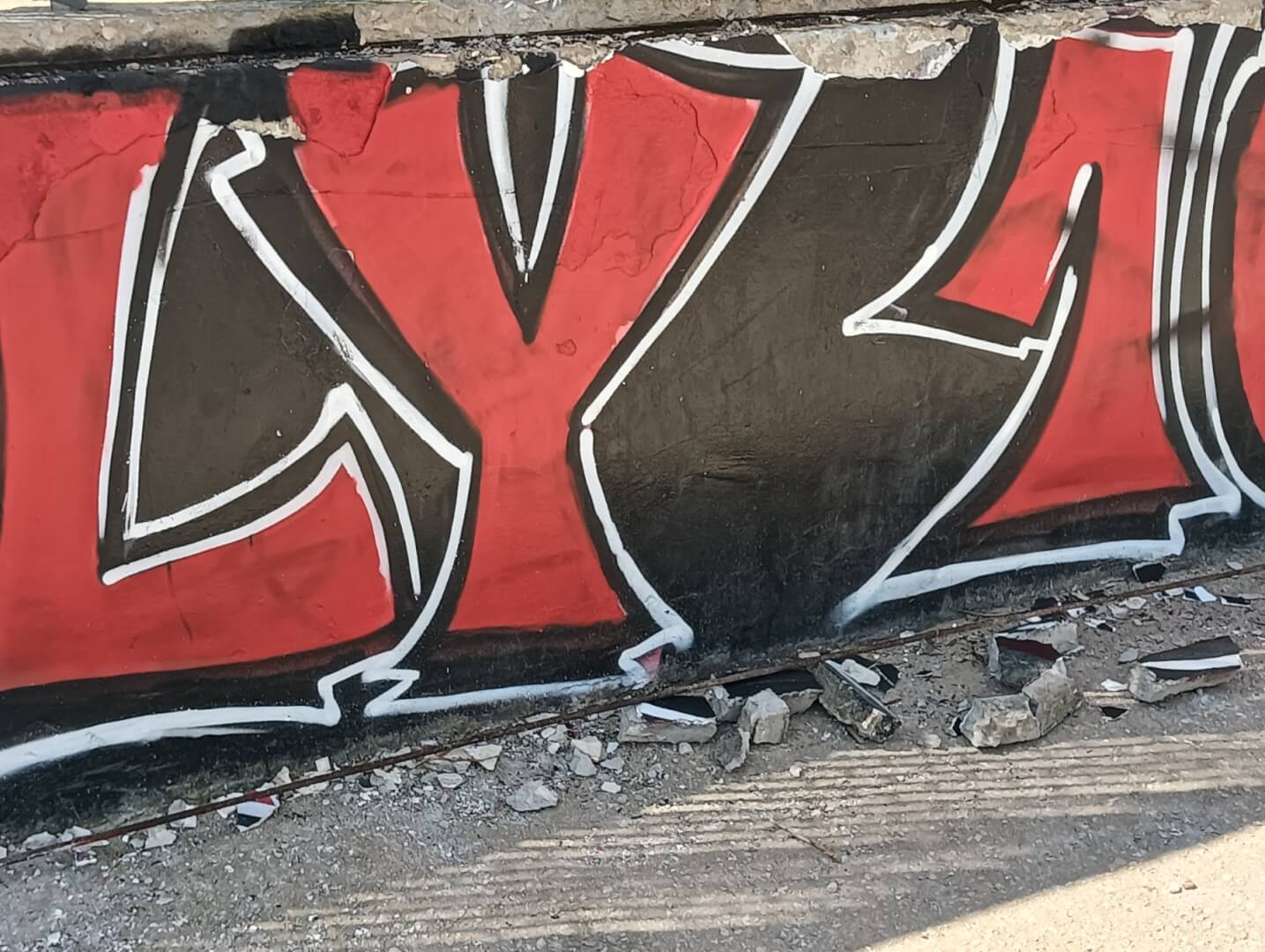 651614097 1545661124231023 3551241300215124630 n 1 Απίστευτο Περιστατικό Βανδαλισμού Στην Ηλιούπολη - Ξήλωσαν Τοίχο Στο Πάρκο Αγίου Νικολάου