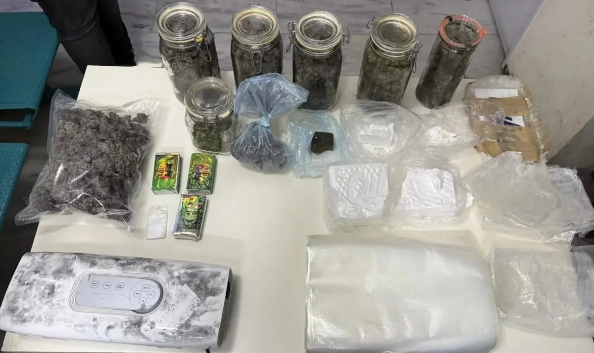 naRJ ILOP 1200x714 1 Ηλιούπολη: Εφοδος Της ΕΛ.ΑΣ. Σε Σπίτι Για Διακίνηση Ναρκωτικών - Εντοπίστηκε Μεγάλη Ποσότητα