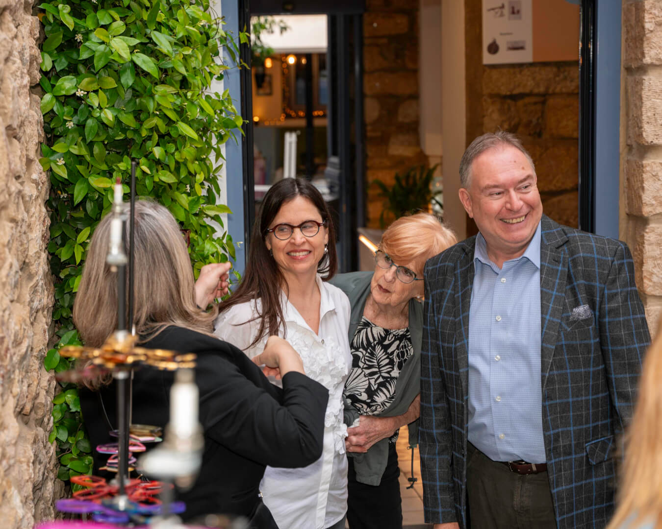 2026 05 07 Athansios Mpirlis Metamorphosis Museum Irakleidon DSC08421 Λαμπερά Εγκαίνια Στην Έκθεση Του Ηλιουπολίτη Εικαστικού Θανάση Μπίρλη