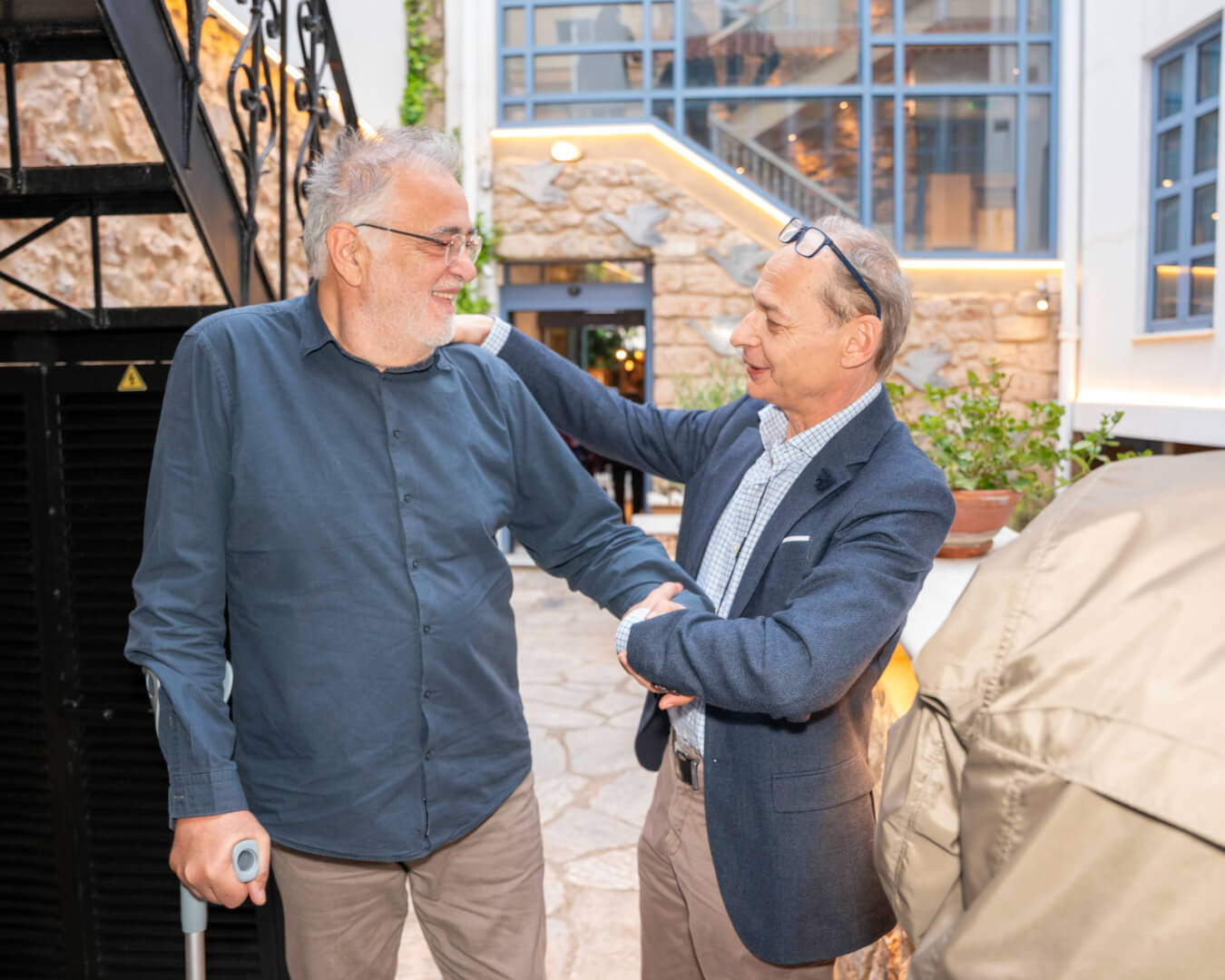 2026 05 07 Athansios Mpirlis Metamorphosis Museum Irakleidon DSC08432 Λαμπερά Εγκαίνια Στην Έκθεση Του Ηλιουπολίτη Εικαστικού Θανάση Μπίρλη