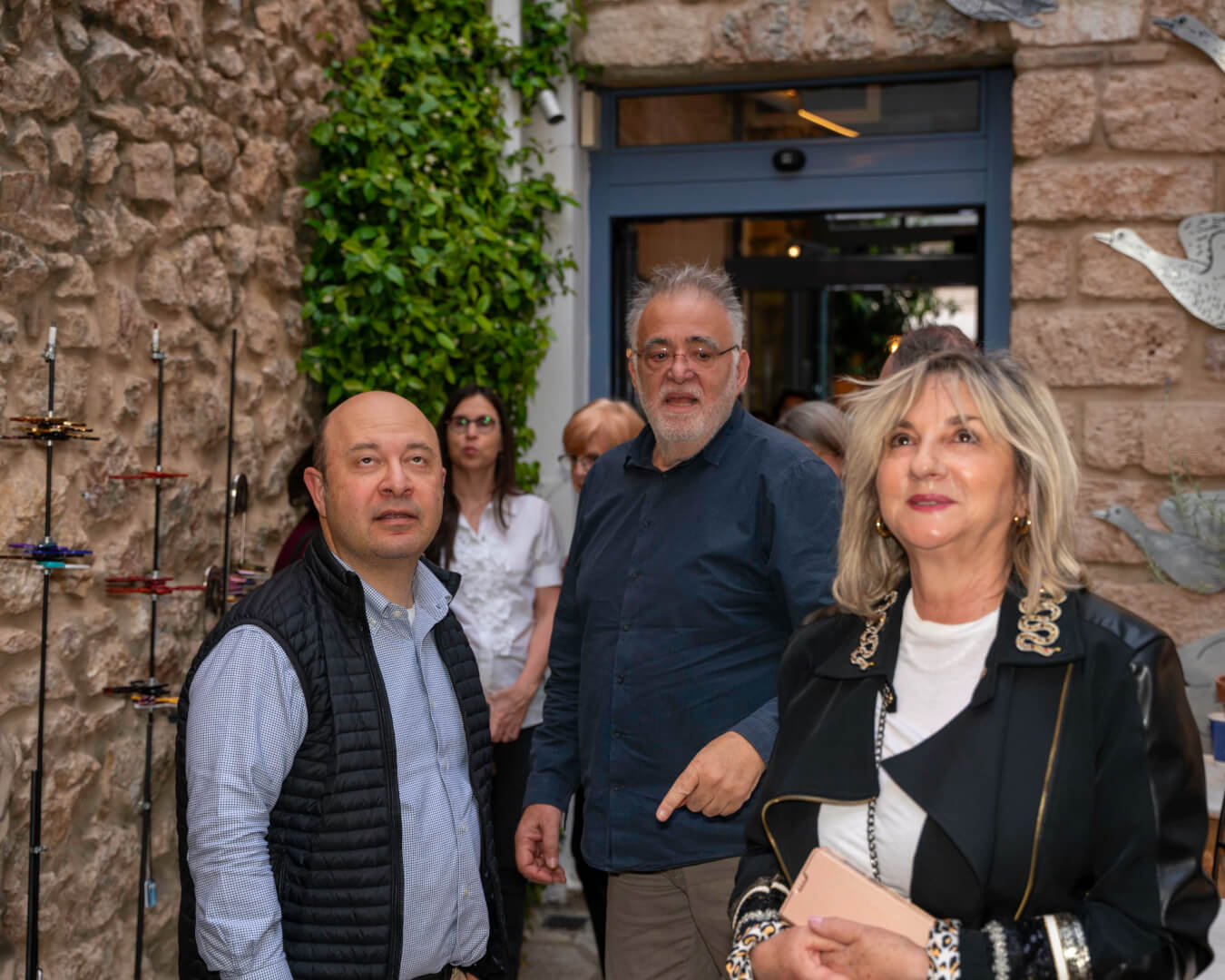 2026 05 07 Athansios Mpirlis Metamorphosis Museum Irakleidon DSC08512 Λαμπερά Εγκαίνια Στην Έκθεση Του Ηλιουπολίτη Εικαστικού Θανάση Μπίρλη