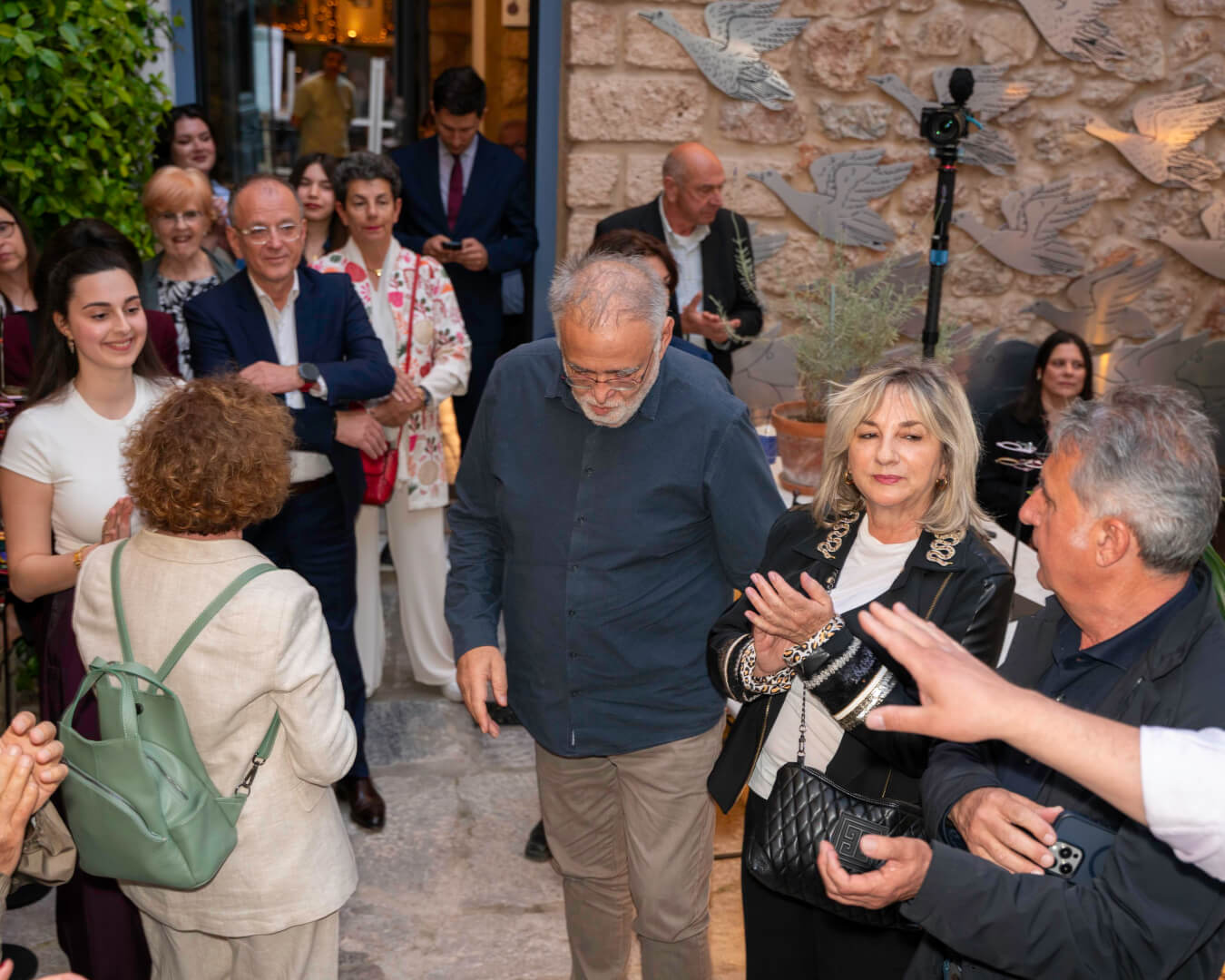 2026 05 07 Athansios Mpirlis Metamorphosis Museum Irakleidon DSC08531 Λαμπερά Εγκαίνια Στην Έκθεση Του Ηλιουπολίτη Εικαστικού Θανάση Μπίρλη