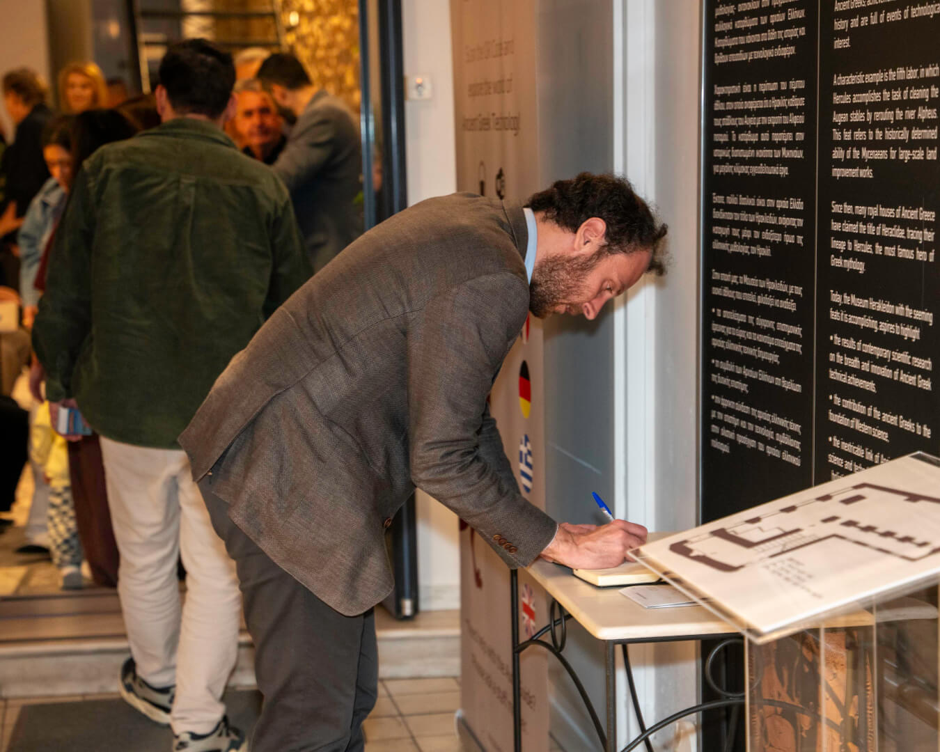 2026 05 07 Athansios Mpirlis Metamorphosis Museum Irakleidon DSC08675 Λαμπερά Εγκαίνια Στην Έκθεση Του Ηλιουπολίτη Εικαστικού Θανάση Μπίρλη
