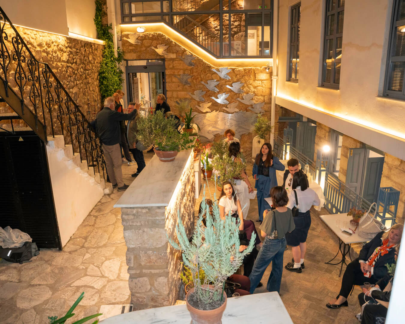 2026 05 07 Athansios Mpirlis Metamorphosis Museum Irakleidon DSC08767 Λαμπερά Εγκαίνια Στην Έκθεση Του Ηλιουπολίτη Εικαστικού Θανάση Μπίρλη