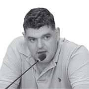 Εδώ Δημόσιο Εκεί Δημόσιο Που Ειν’ Το Δημόσιο: Από Τον Μονόδρομο Της Μίσθωσης Στο Τι Πόλη Θέλουμε! (Υπόθεση Χαλικάκι)