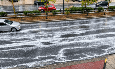Τι Είναι Ο Λευκός «Αφρός» Που Γέμισε Τους Δρόμους Του Λεκανοπεδίου Μετά Την Βροχή